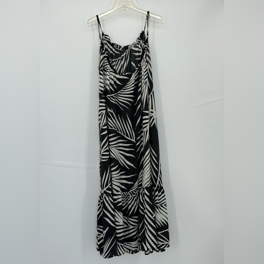 True Destinations Black & White Palm Leaf Print Size Large Maxi Dress